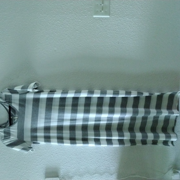 Easel dress - Picture 1 of 2